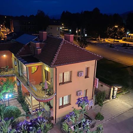 Family Hotel Kavrakovi Pavel Banja Eksteriør bilde