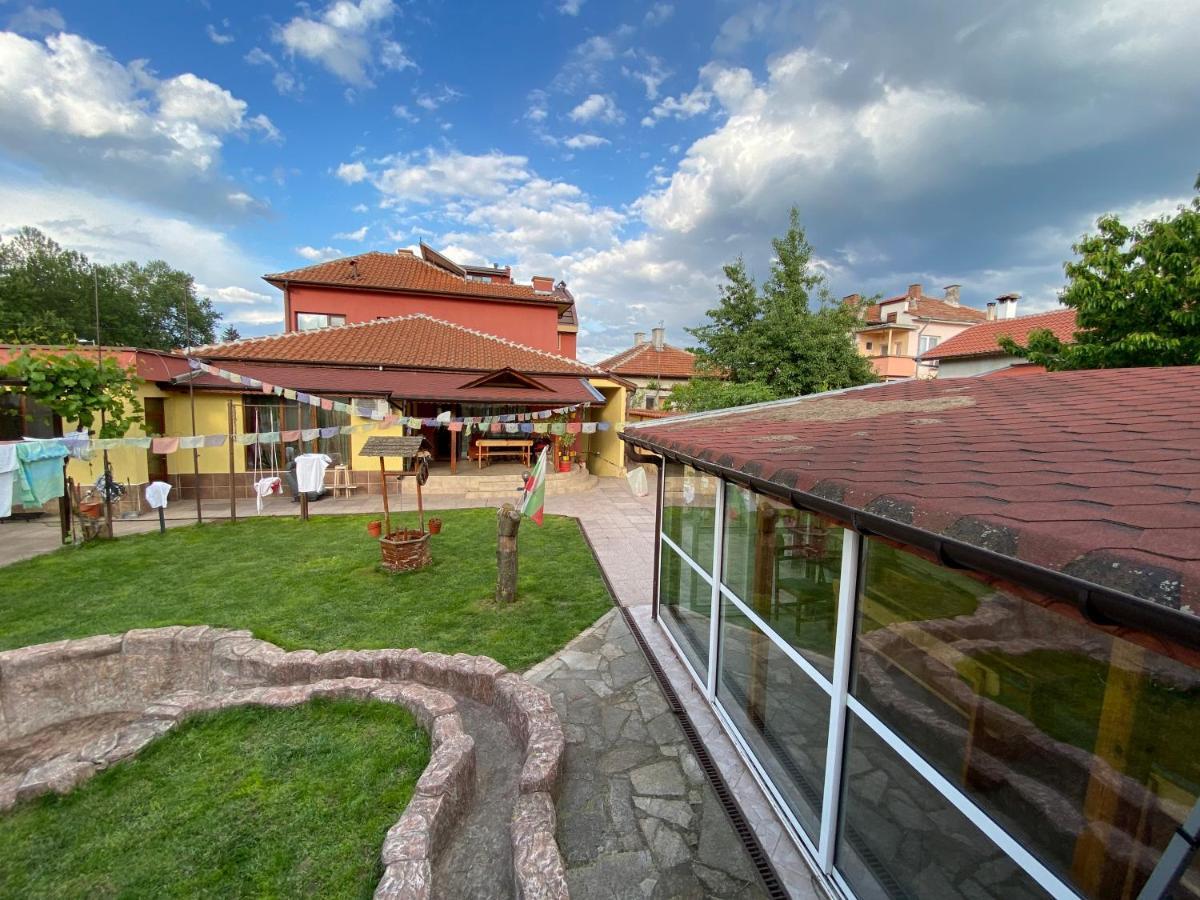 Family Hotel Kavrakovi Pavel Banja Eksteriør bilde